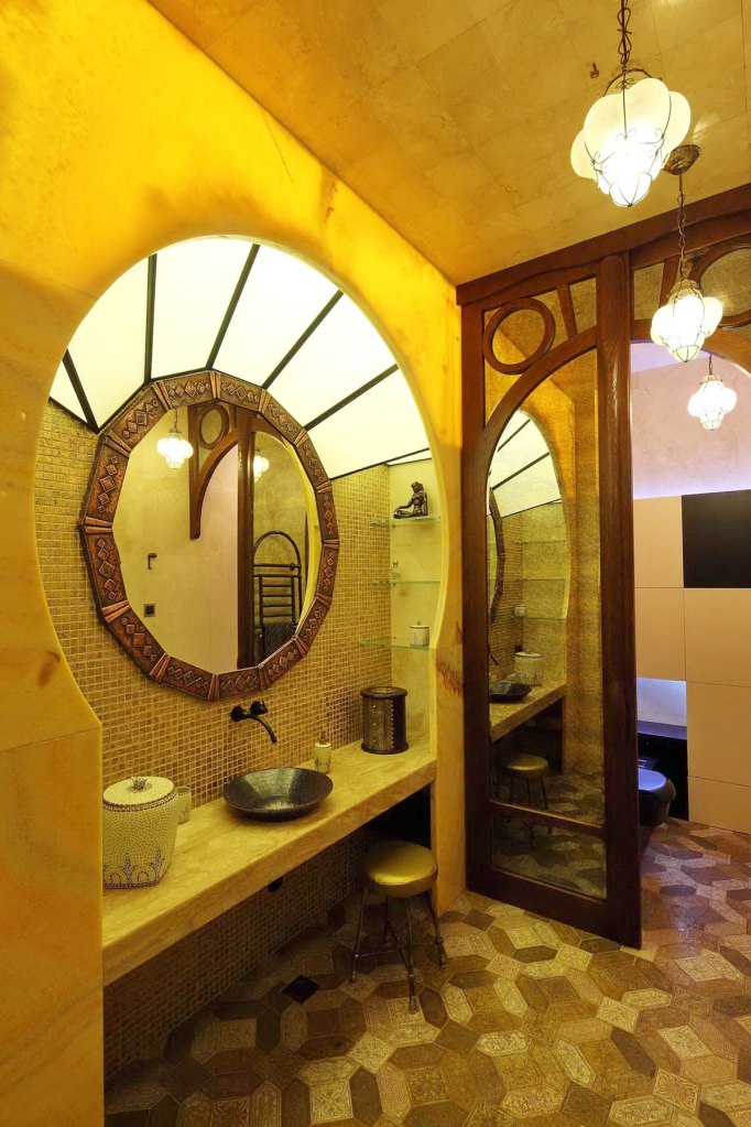 Интерьер в стиле Гауди. Ванная комната