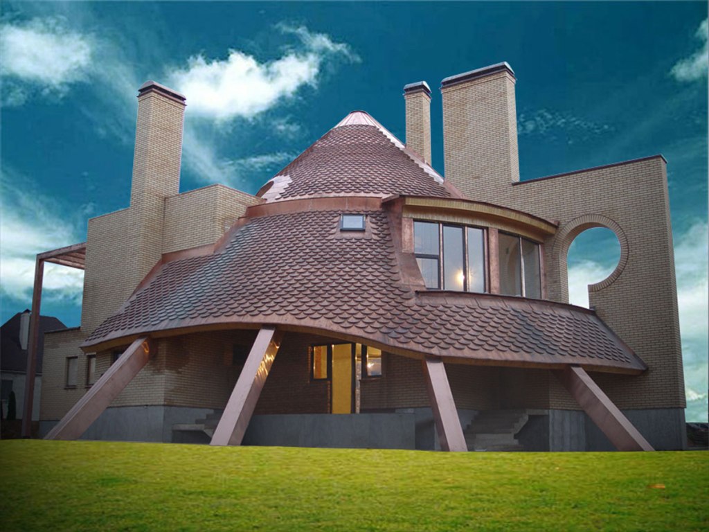 Необычный дом. Вид со стороны участка