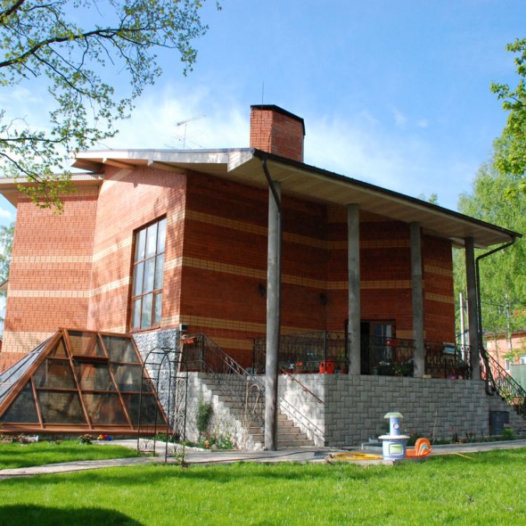 Проект коттеджа. Вид со двора