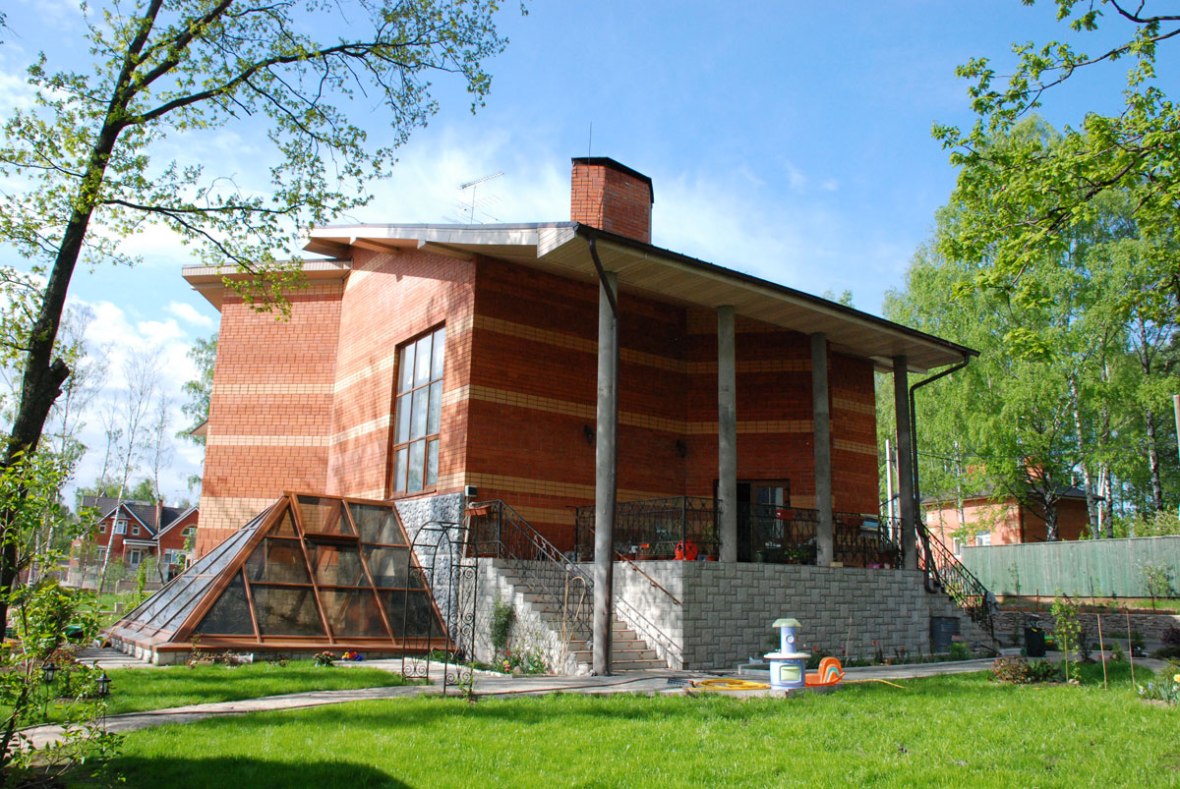 Проект коттеджа. Вид со двора