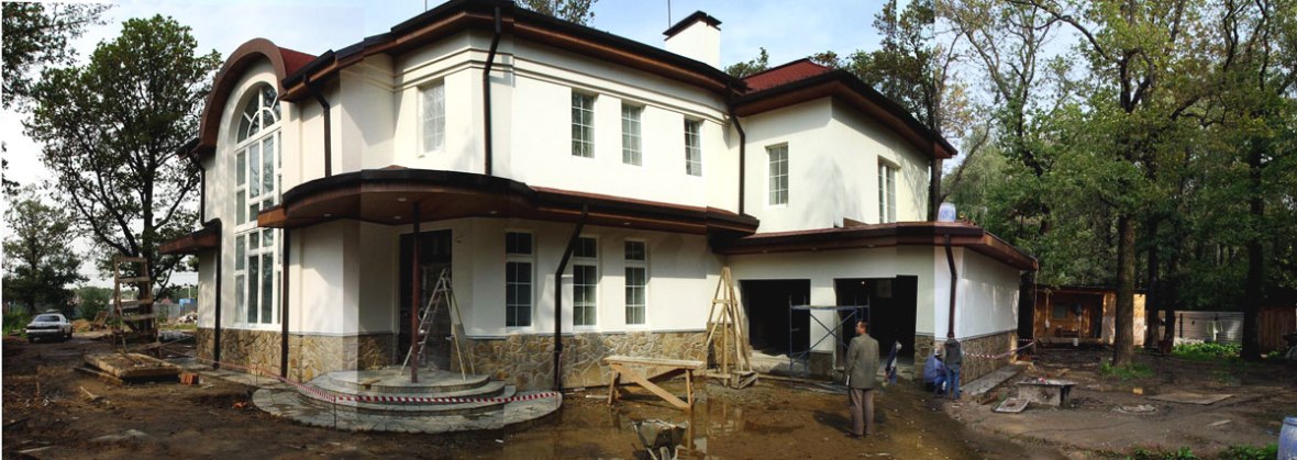 Загородный дом в дубовой роще. Общий вид