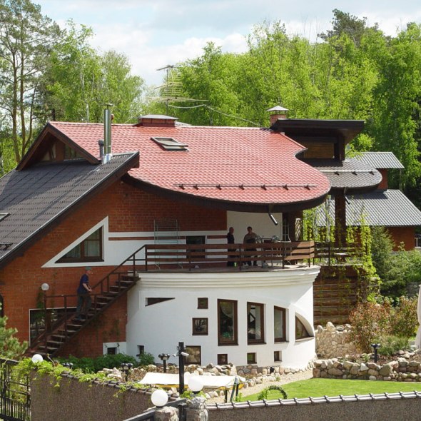 Дом с круглой гостиной. Общий вид