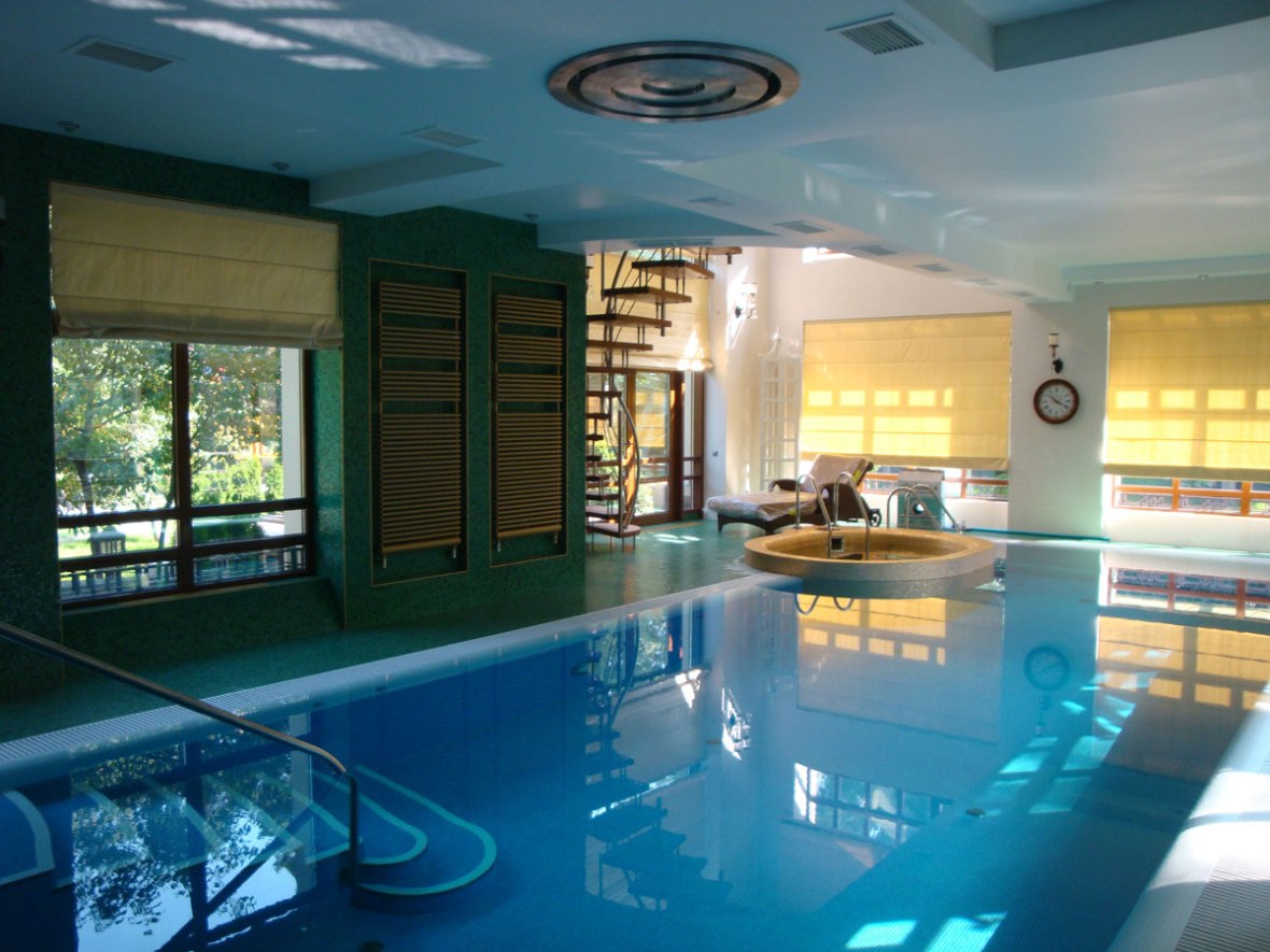 Бассейн со СПА зоной. Общий вид