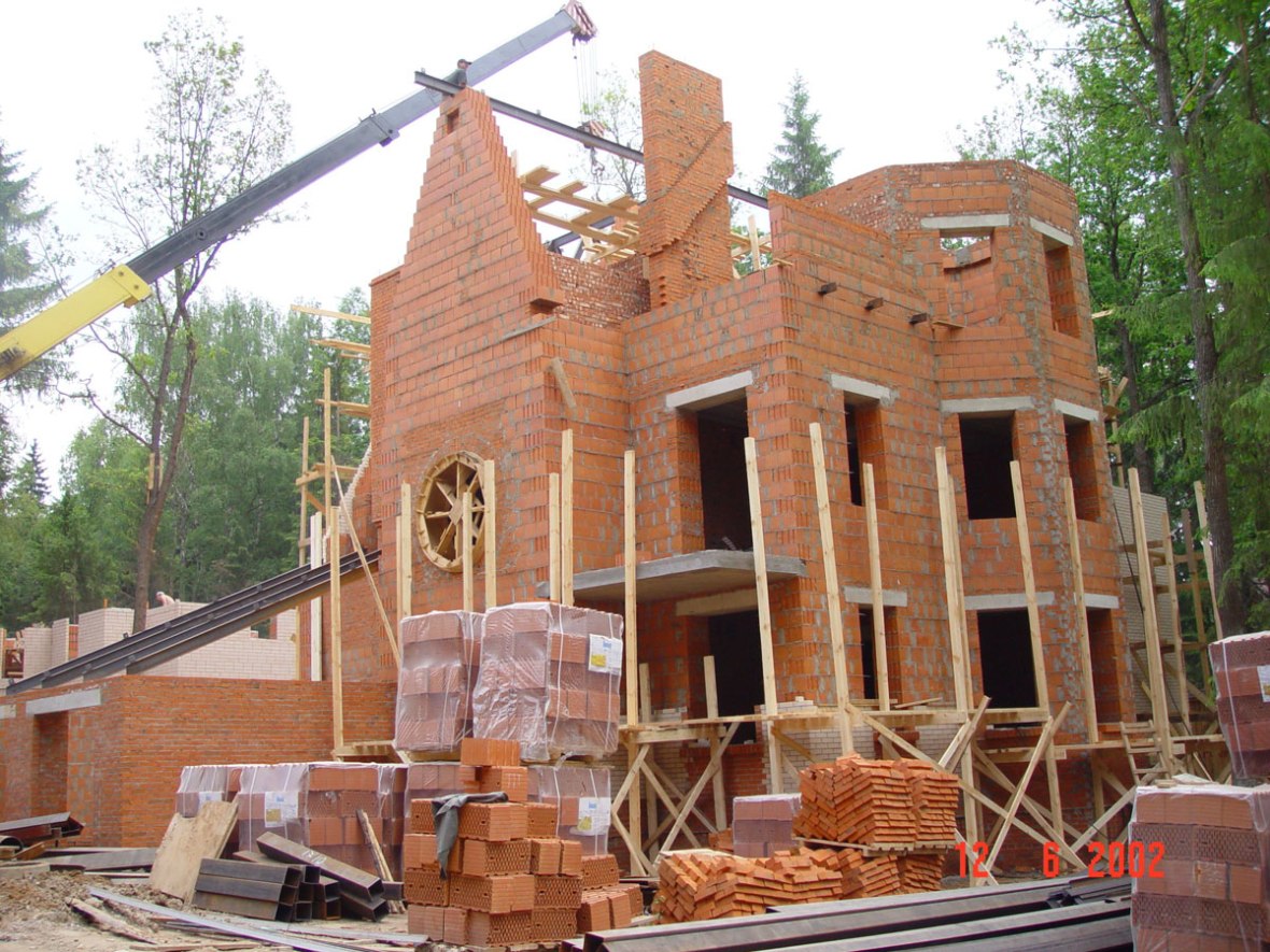 Строительство дома в готическом стиле