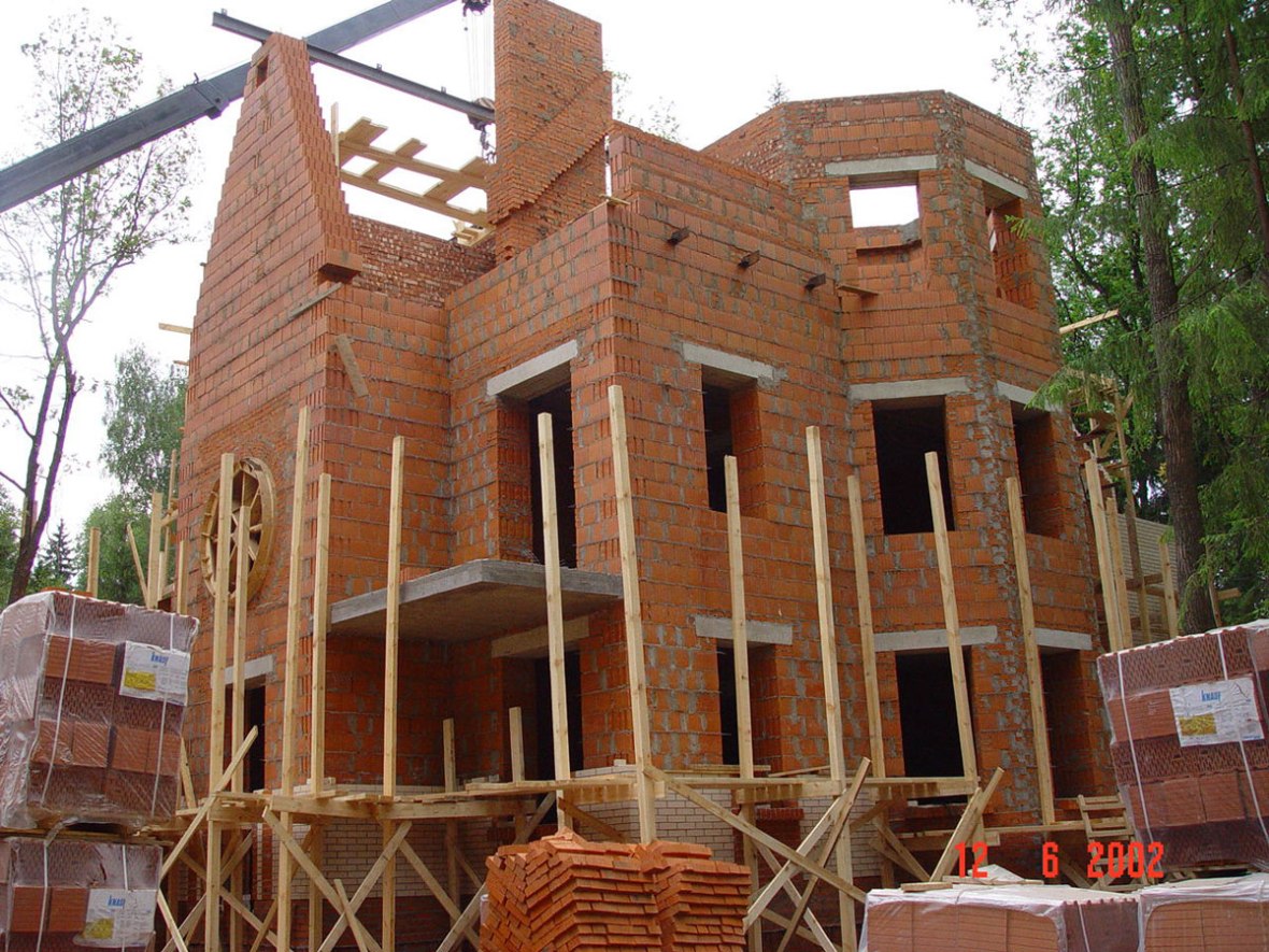 Строительство дома в готическом стиле