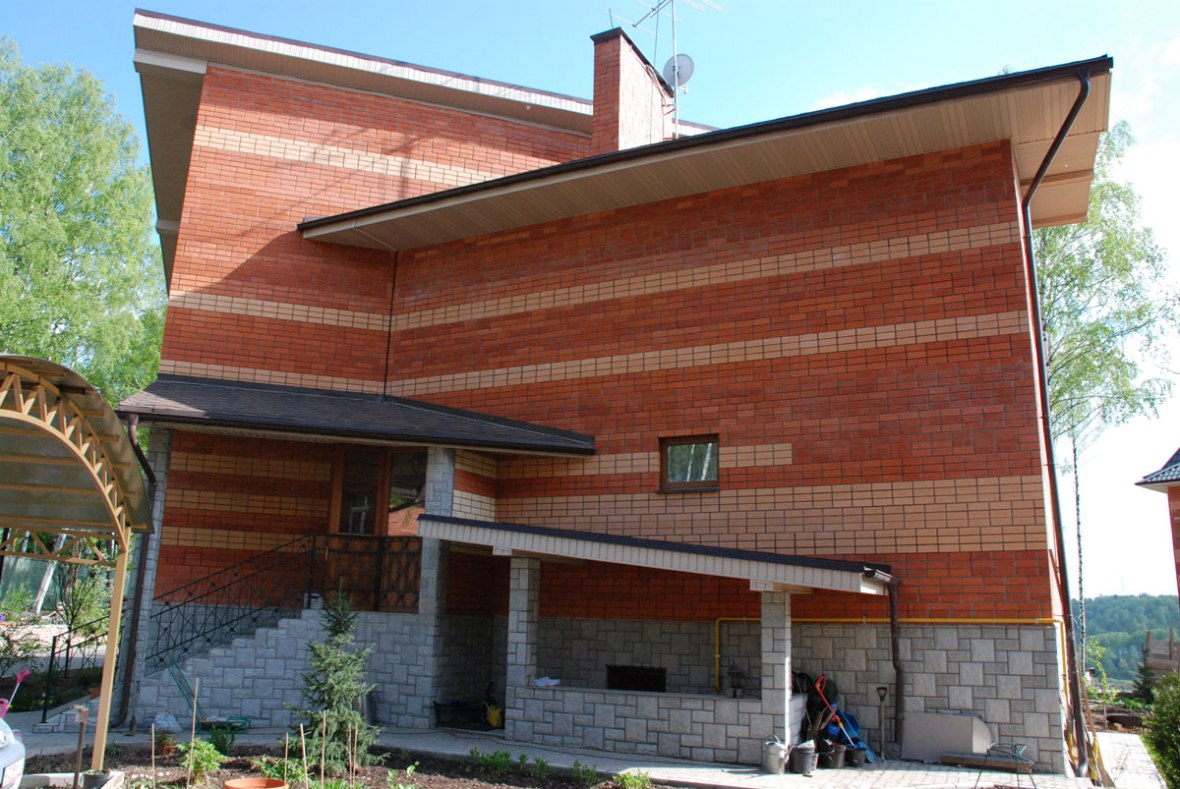 Современный дом в стиле чешский кубизм. Боковой фасад