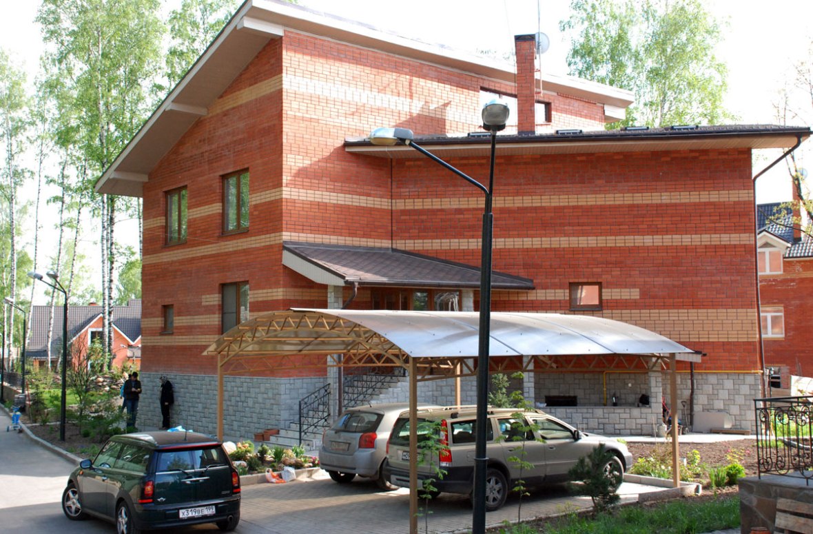 Современный дом в стиле чешский кубизм. Общий вид