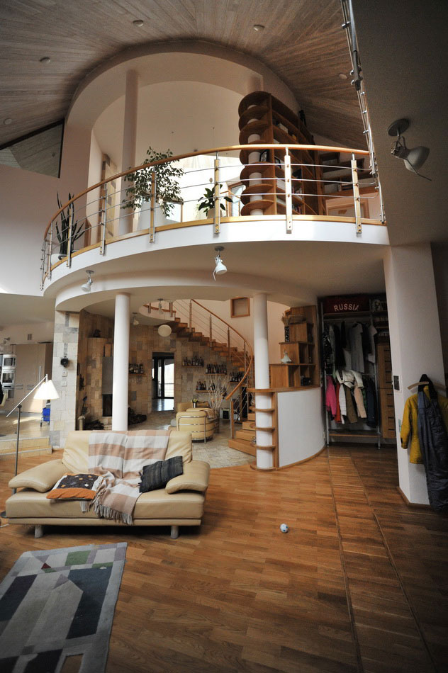 Необычный био-дом. Интерьер гостиной