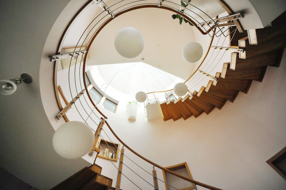 Необычный дом. Интерьер. Лестница