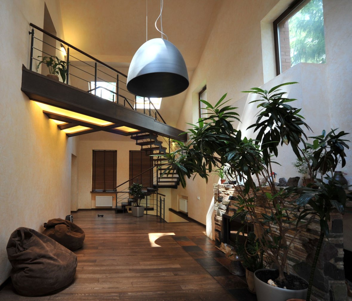 Дизайн интерьера коттеджа. Вид со стороны столовой