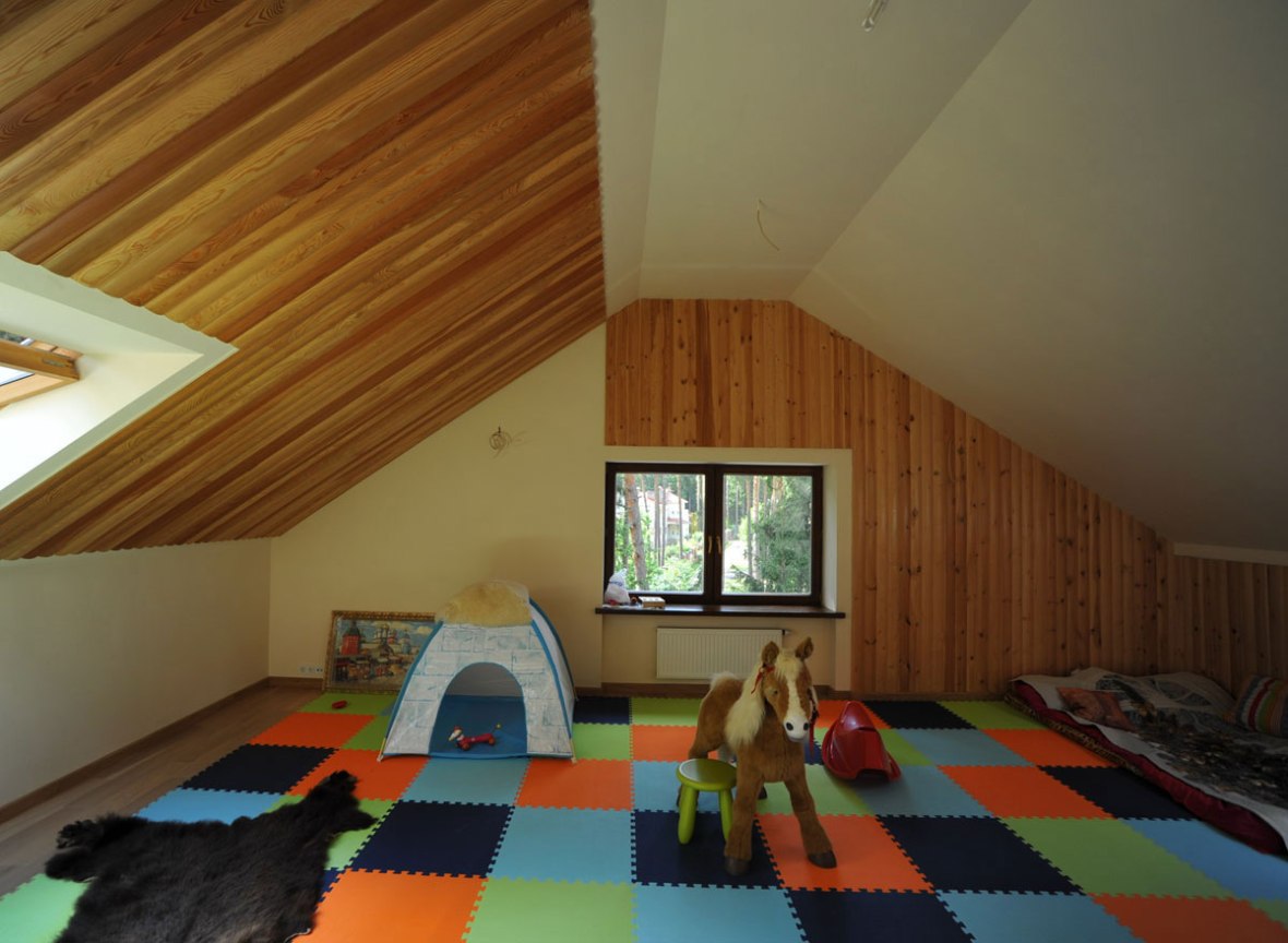 Пространство для игры. Игровая комната в мезонине