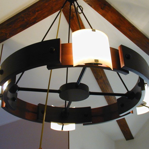 Дизайнерская люстра из дерева